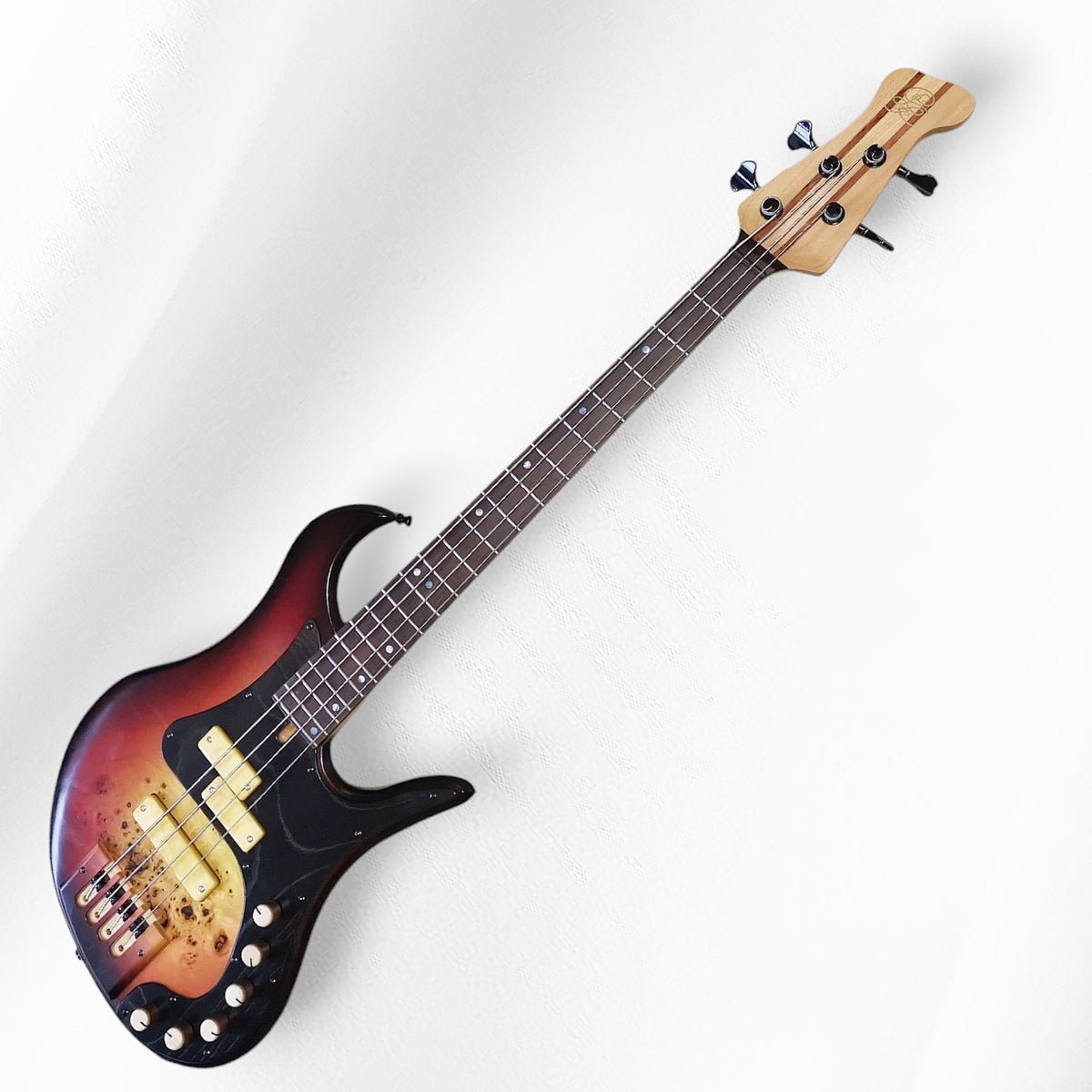 Kanade Weave DC4 short scale bass Burl Poplar / Madagascar