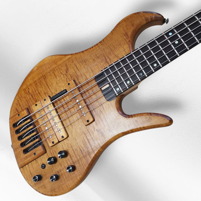 Kanade Weave 5 Short-scale bass Handmade in Ishikawa Japan.