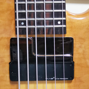Custom cutaway thumb ramp for bass