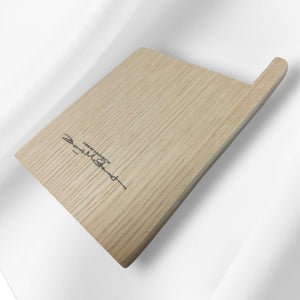Custom cutaway thumb ramp for bass