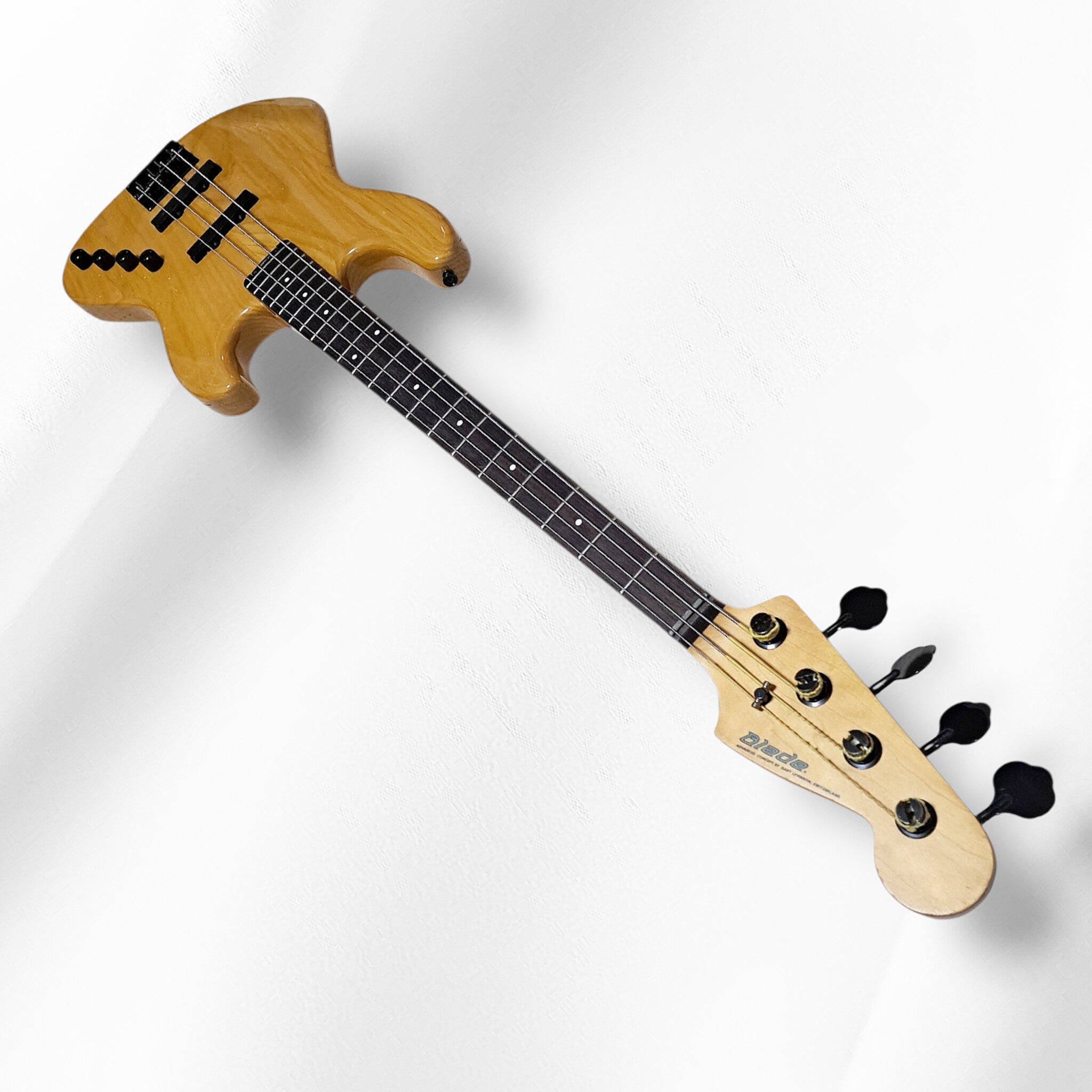 Levinson Blade B2 Jazz Bass 1997 – BassJapanDirect